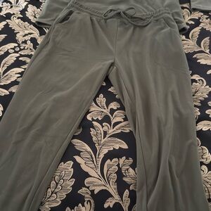 Chic me Women's Olive Green fleece set